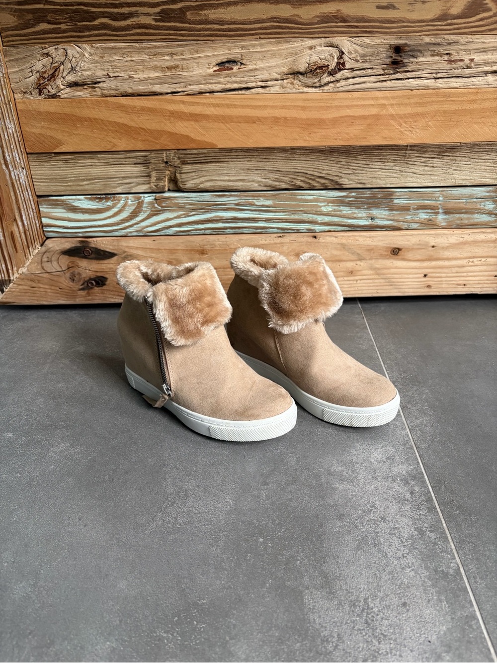 Thrash Tan Faux Fur Wedge Sneaker Boots Size 6.5